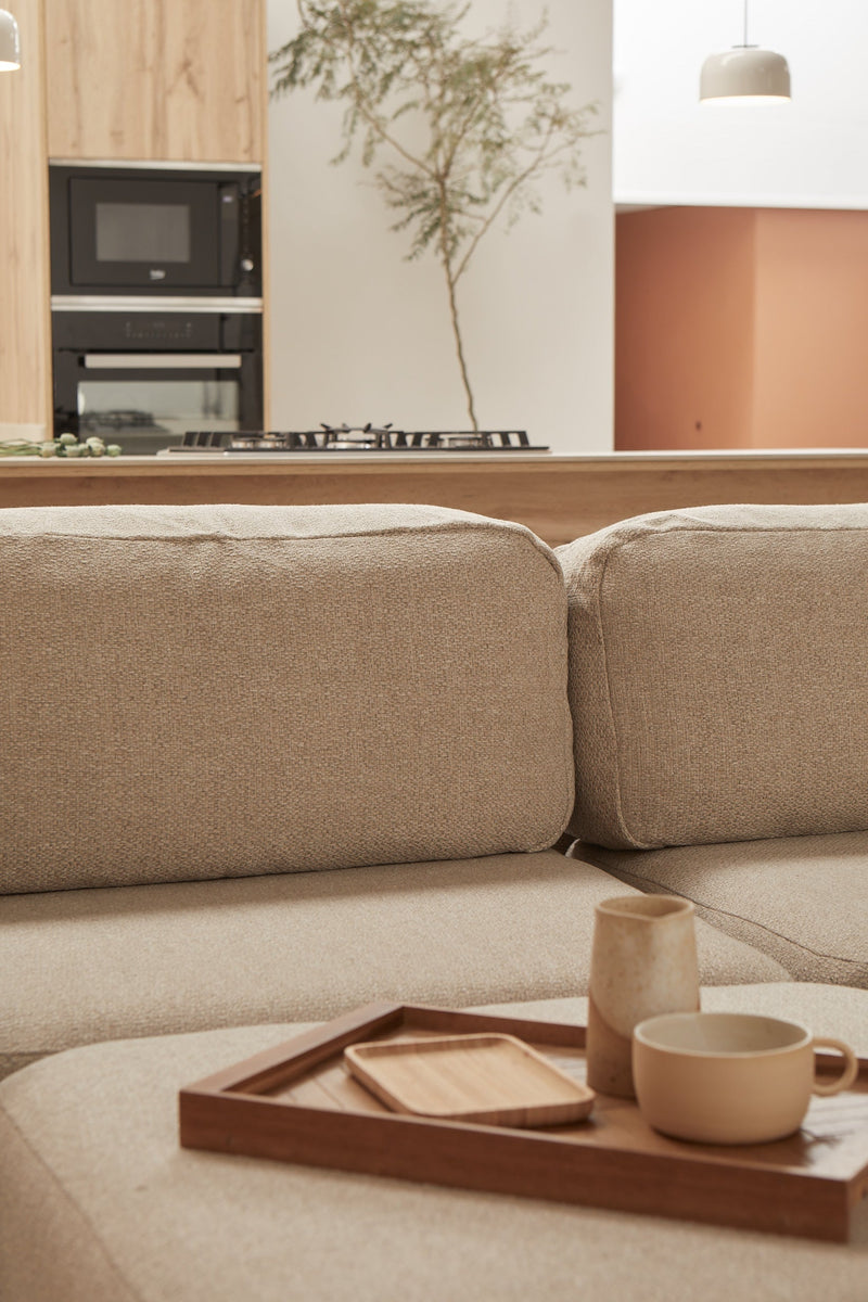 Cómo separar espacios abiertos  en tu hogar con tu sofá modular